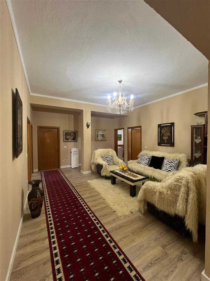 SHITET NDERTESE DY KATESHE E NDARE NE 12 DHOMA.