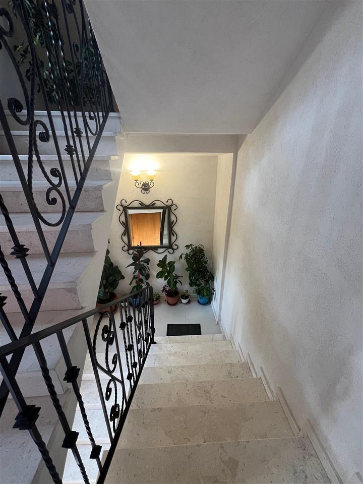 SHITET NDERTESE DY KATESHE E NDARE NE 12 DHOMA.