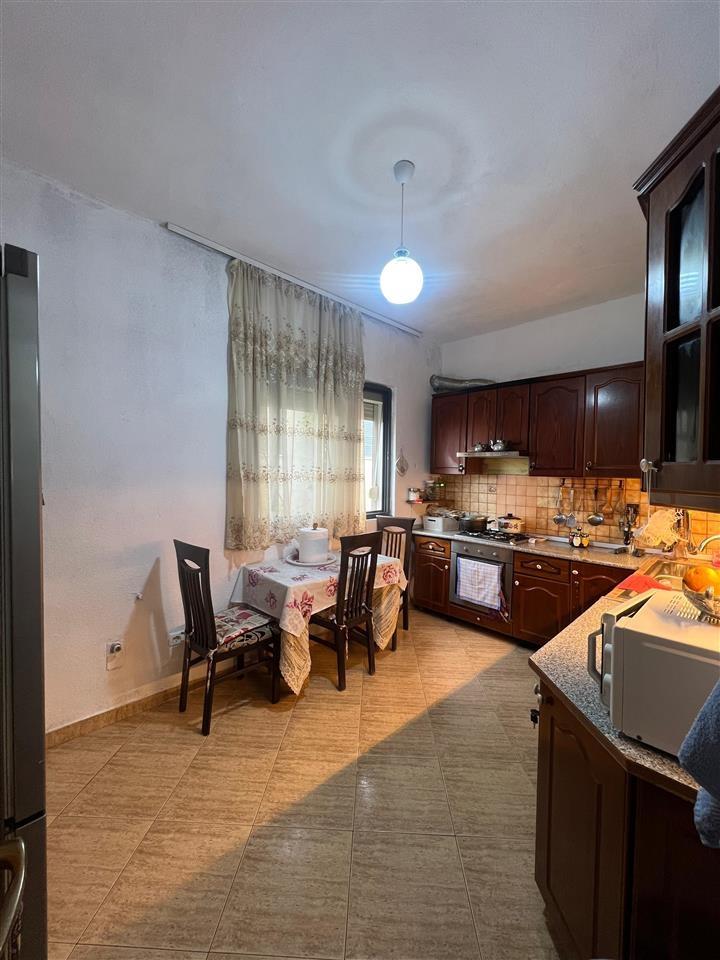 SHITET NDERTESE DY KATESHE E NDARE NE 12 DHOMA.