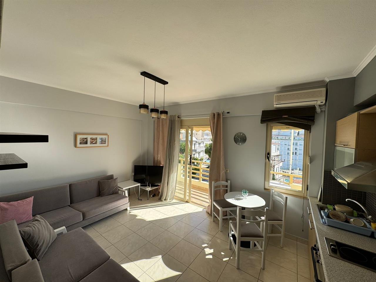 Shitet apartament 1+1 me pamje nga deti