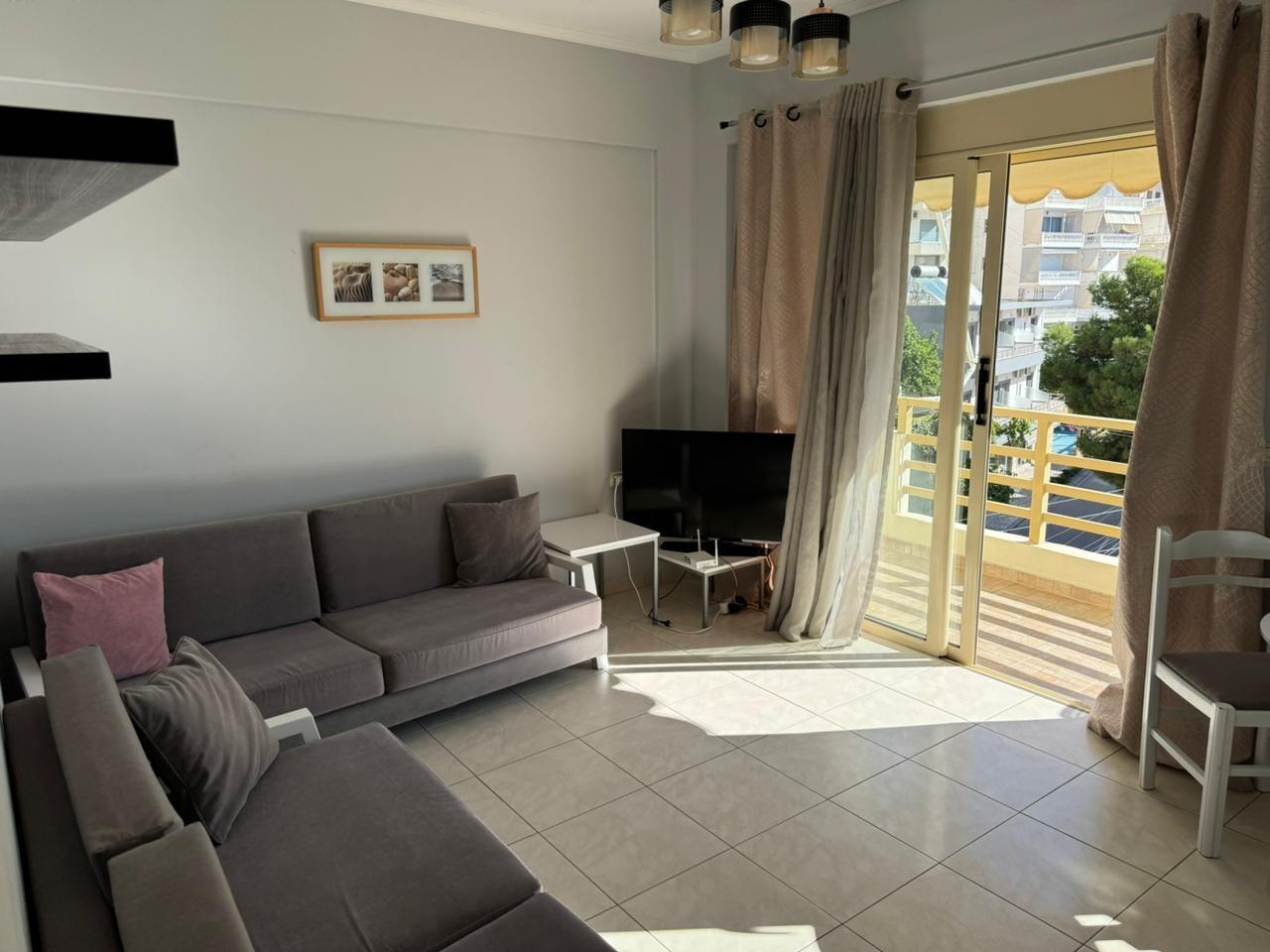 Shitet apartament 1+1 me pamje nga deti