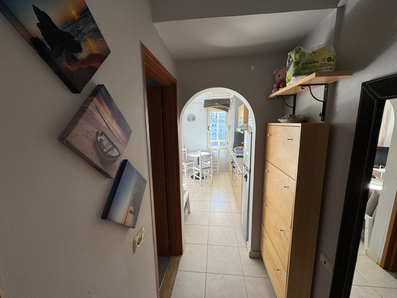 Shitet apartament 1+1 me pamje nga deti