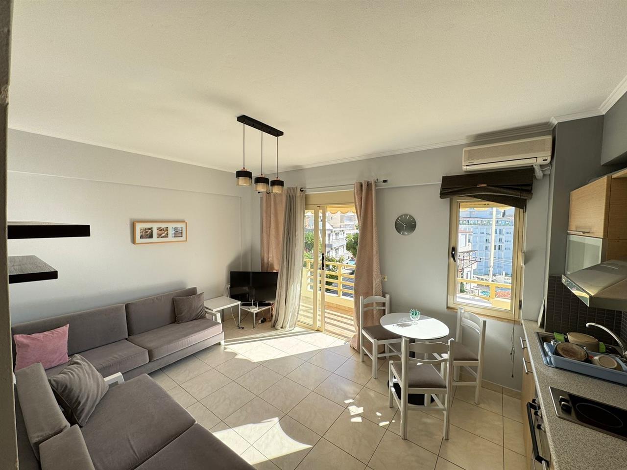 Shitet apartament 1+1 me pamje nga deti