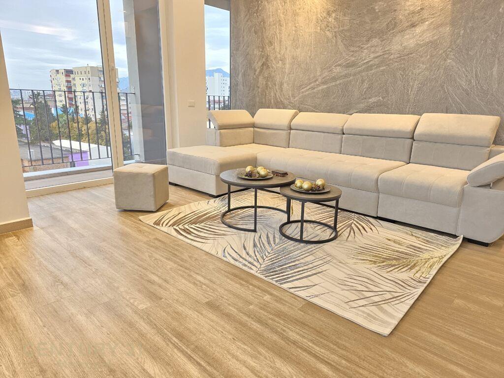 Japim me qira apartament 2+1+2 +post parkimi prane Pazarit t