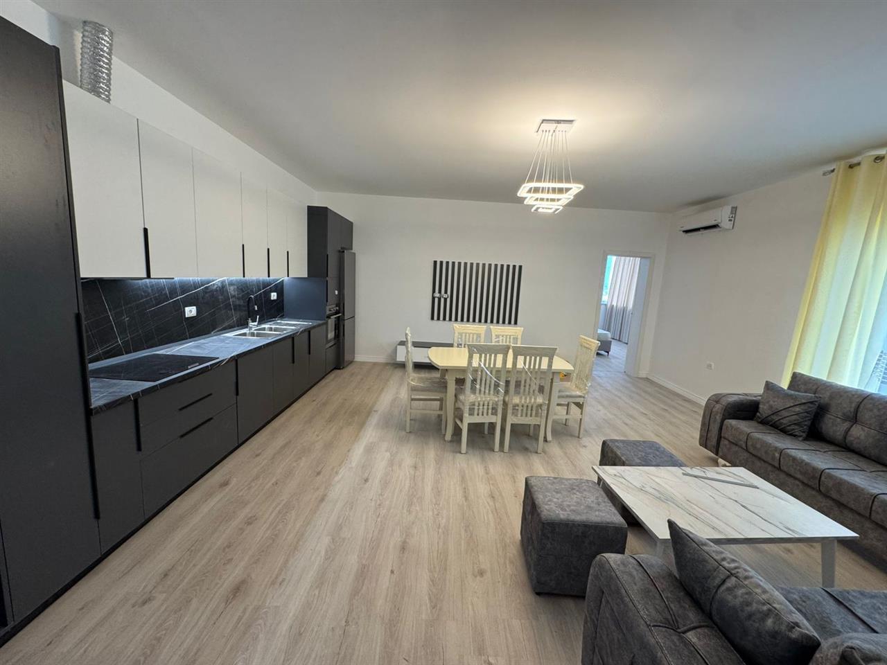 Apartament me qira| Pamje deti| 500
