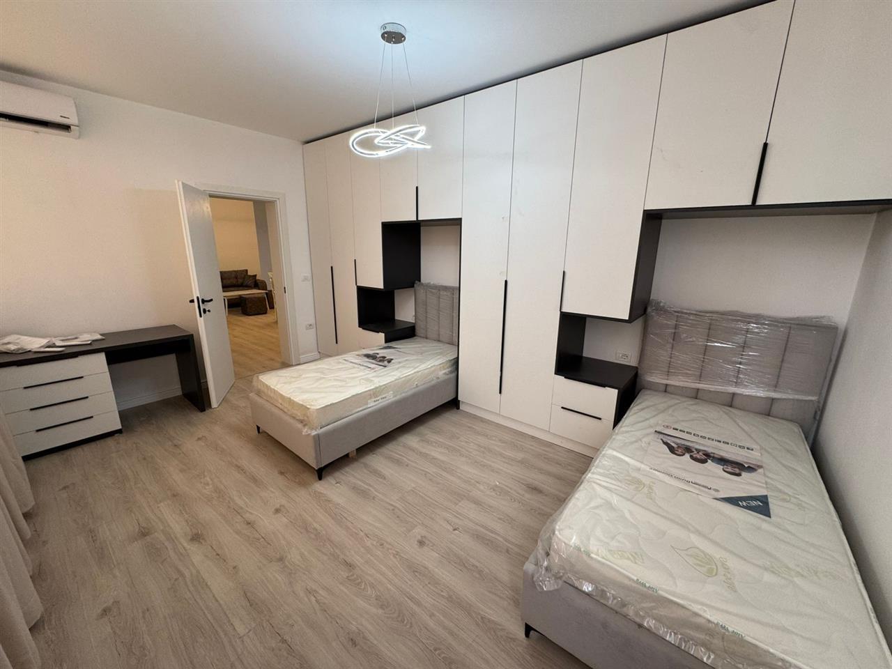 Apartament me qira| Pamje deti| 500