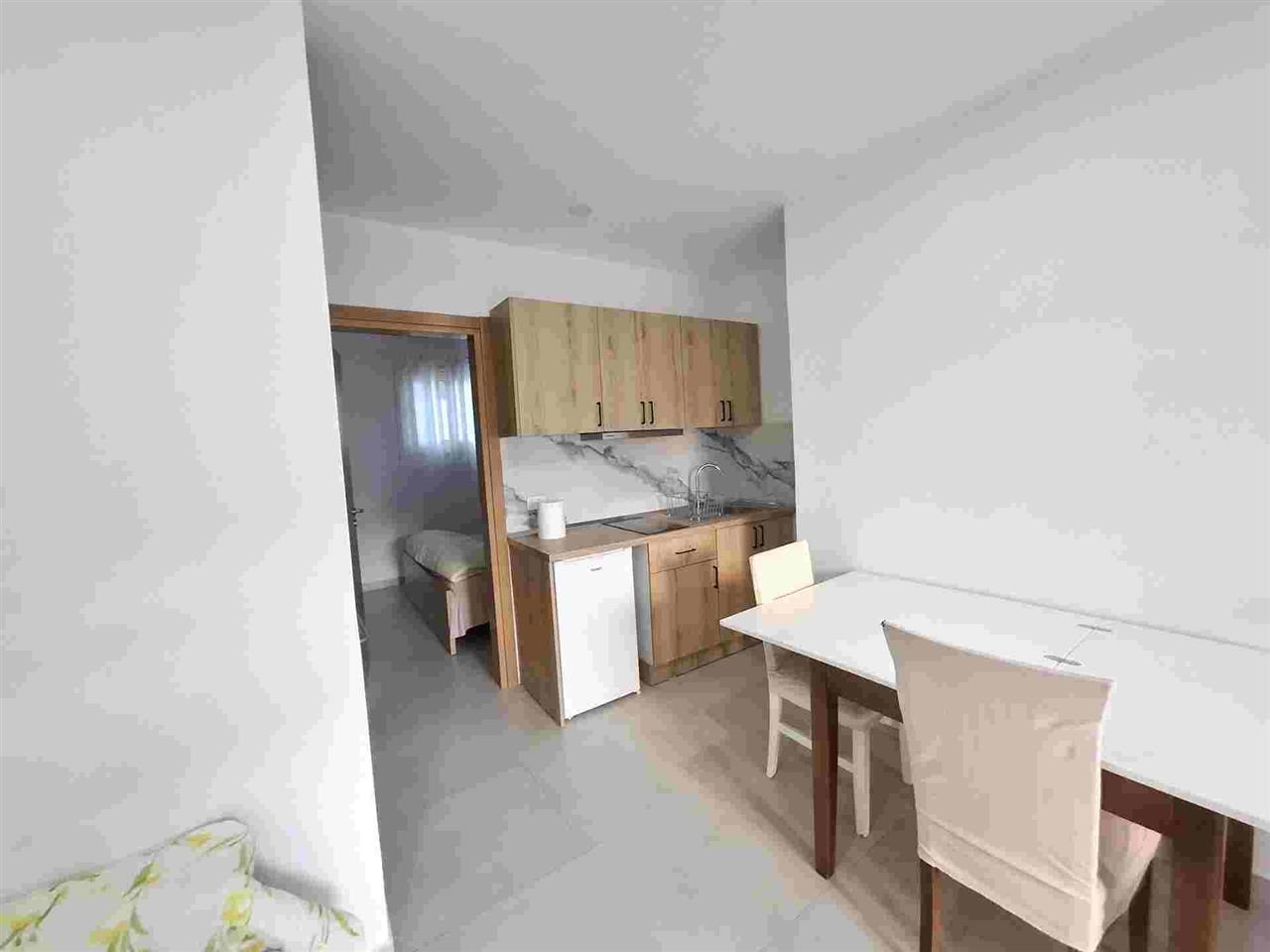 JEPET SHTEPI PRIVATE ME QERA NE DUKAT FUSHE