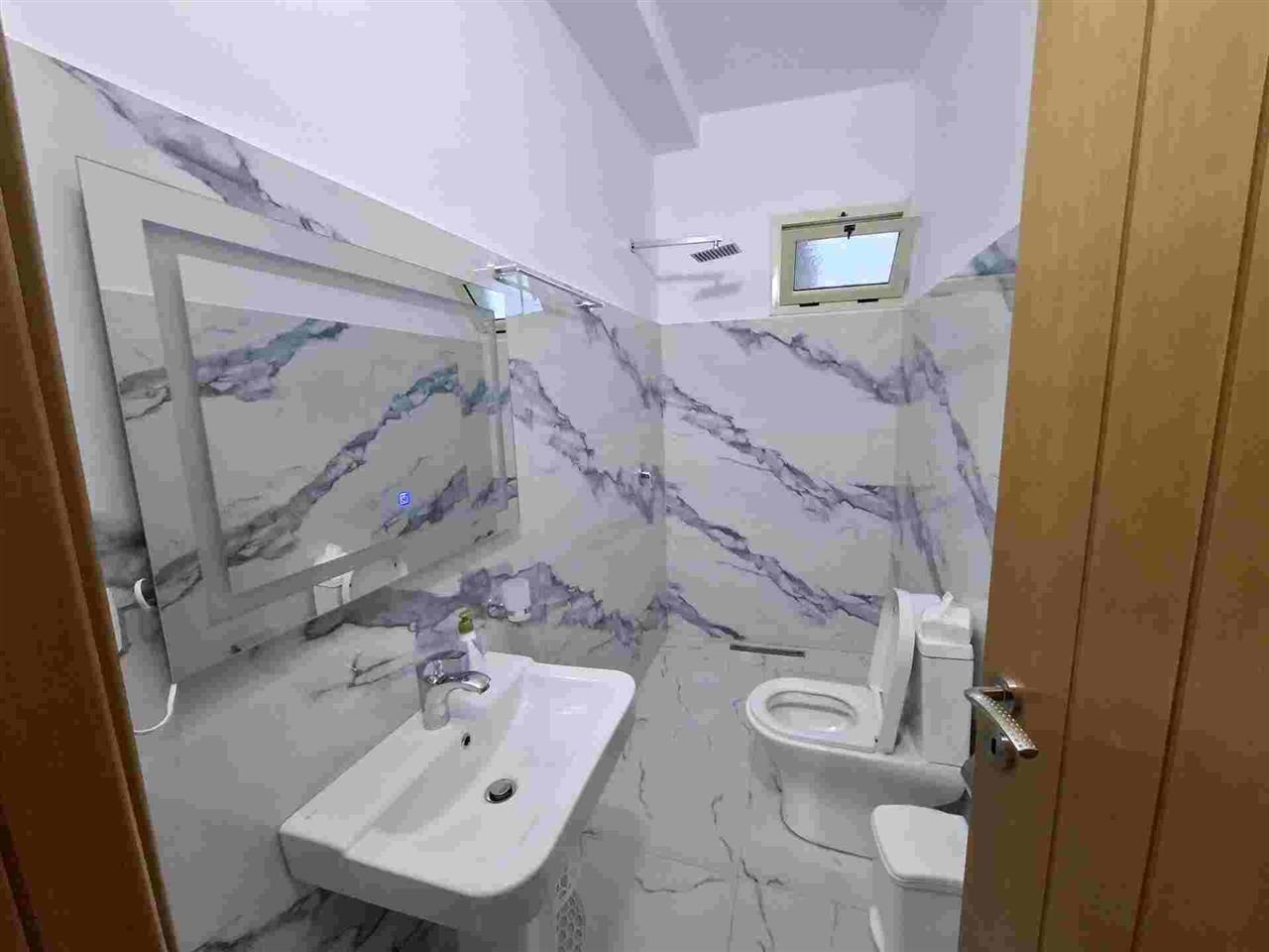 JEPET SHTEPI PRIVATE ME QERA NE DUKAT FUSHE