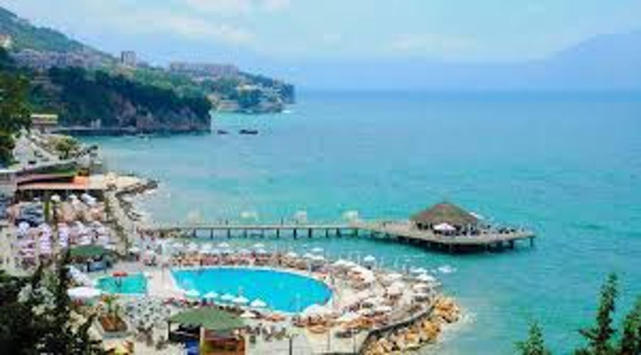 Shtepi me qira ditore ose javore te lira nga marsi