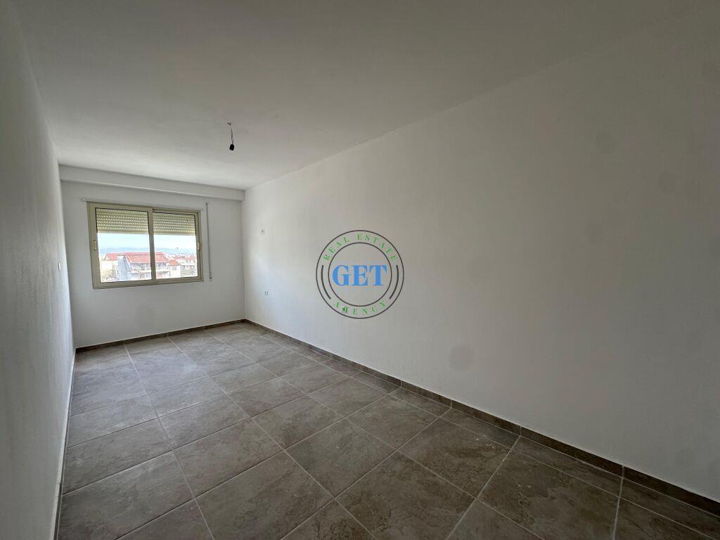 Qira, Apartament 2+1 Pran Spitalit , Durres