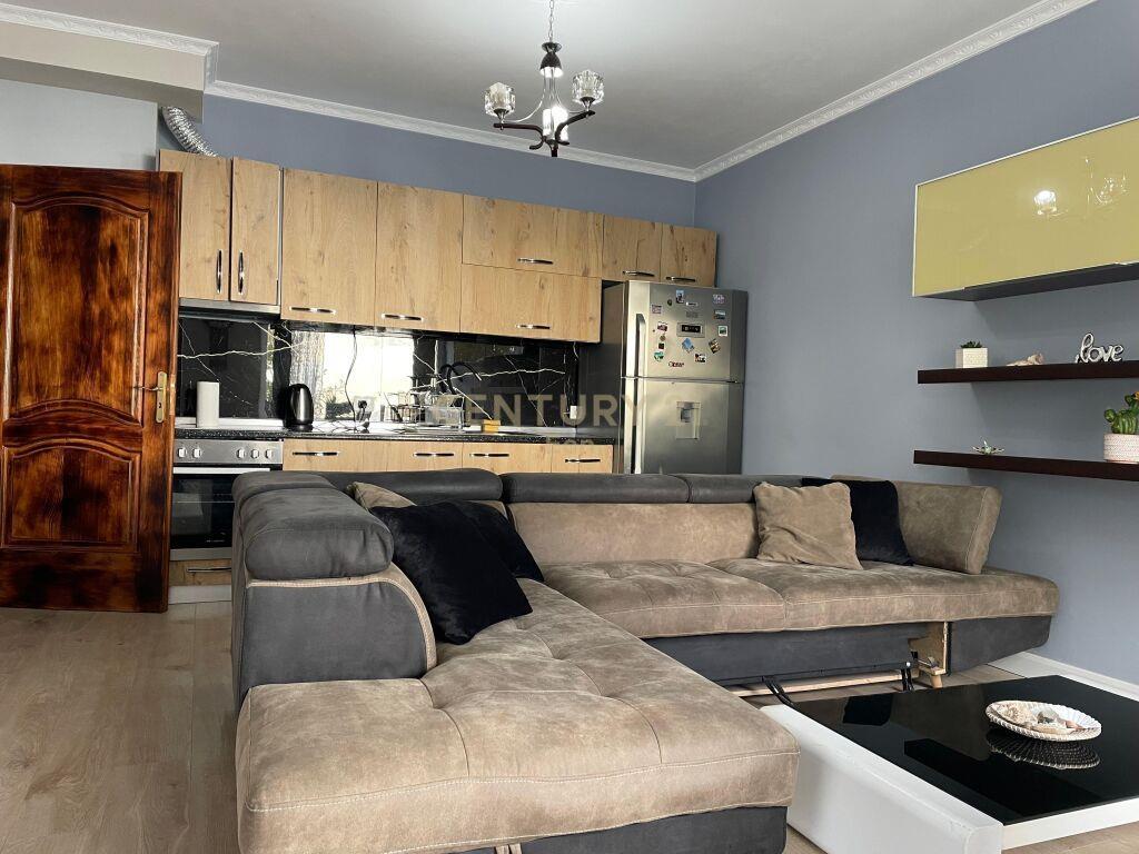 JEPET ME QIRA APARTAMENT 2+1+2 NE VILA ZOGUT, PAMJE DETI!