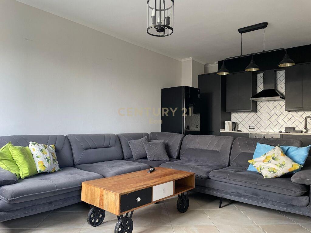 JEPET ME QIRA APARTAMENT 2+1+2 NE VILA ZOGUT, PAMJE DETI!