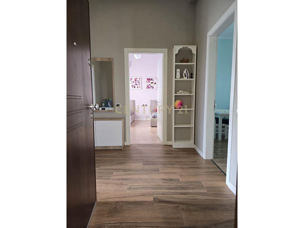 Jepet me Qira Apartament 2+1 në Qendër të Durrësit!