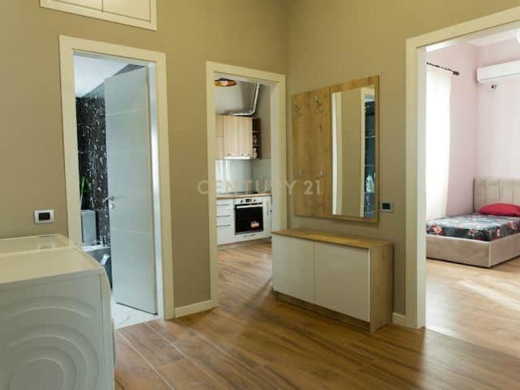 Jepet me Qira Apartament 2+1 në Qendër të Durrësit!