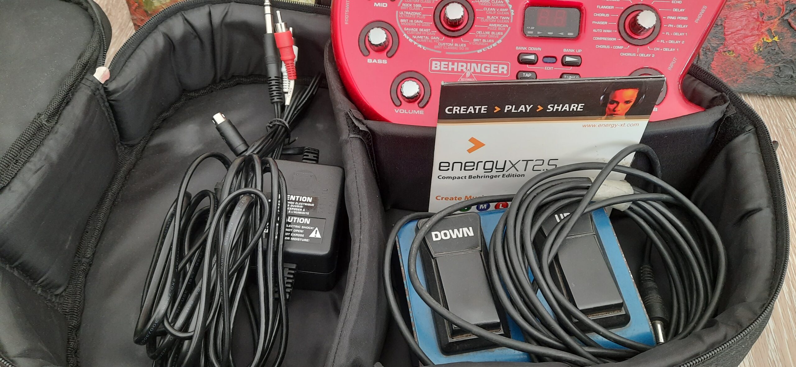 Behringer V-AMP3 Multi-Effects Guitar Pedal