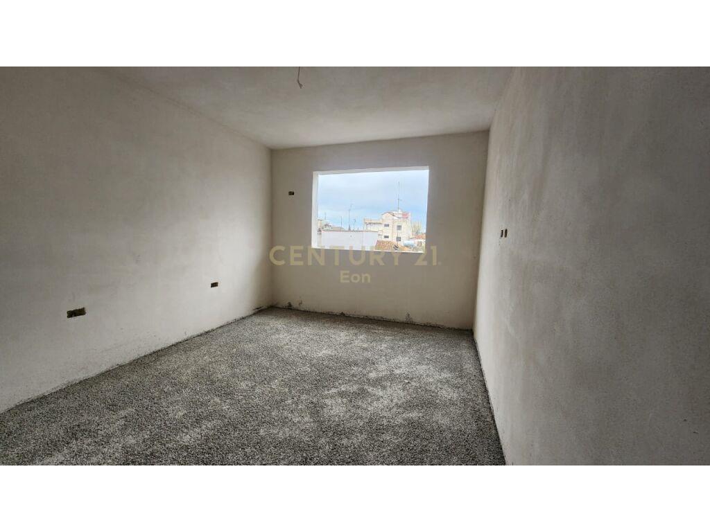 APARTAMENT 2+1 NE SHITJE NE KAVAJE!