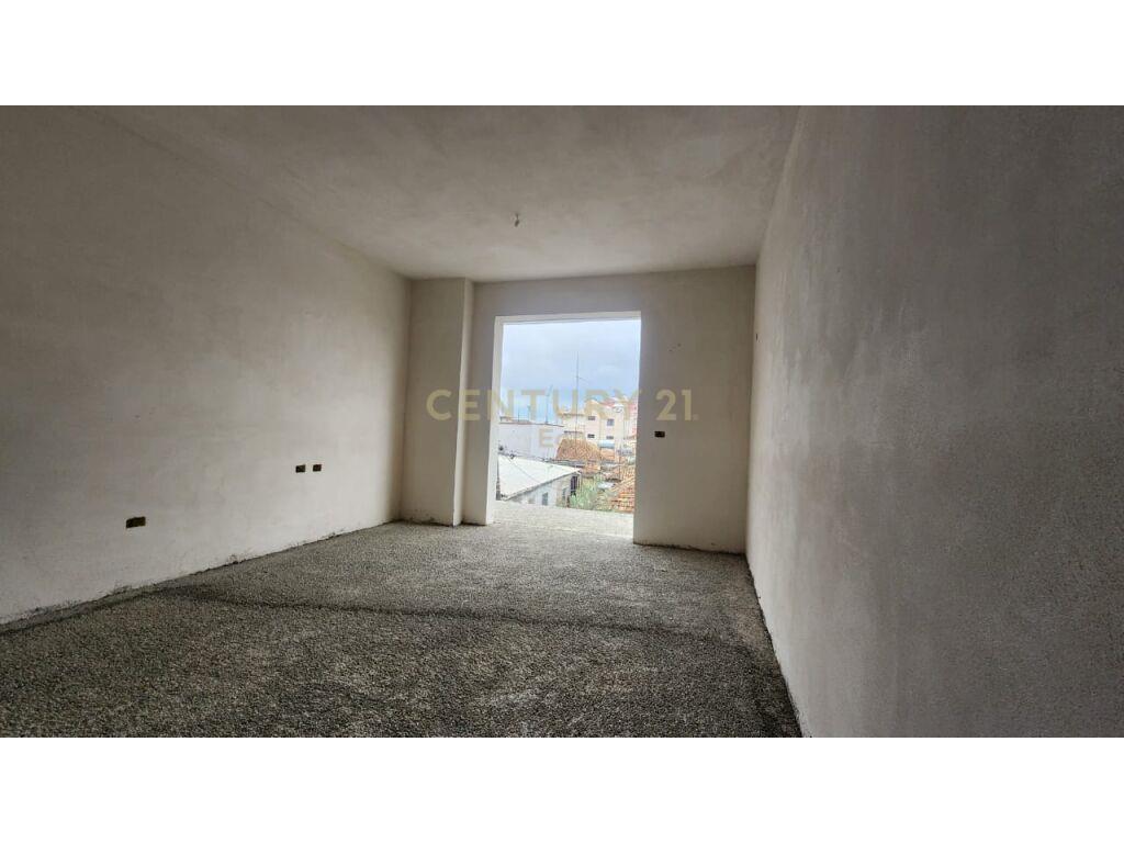APARTAMENT 2+1 NE SHITJE NE KAVAJE!