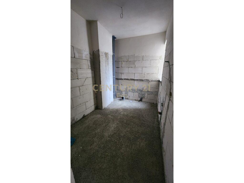 APARTAMENT 2+1 NE SHITJE NE KAVAJE!