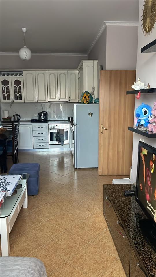 Jepet Apartament 2+1 me qera në Astir Tek Bar Grace