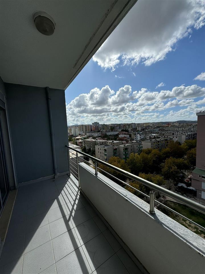 Apartament 3+1 prane Etc Fier