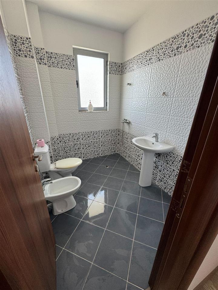 Apartament 3+1 prane Etc Fier