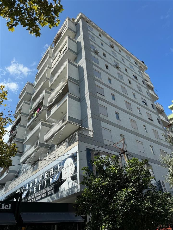 Apartament 3+1 prane Etc Fier