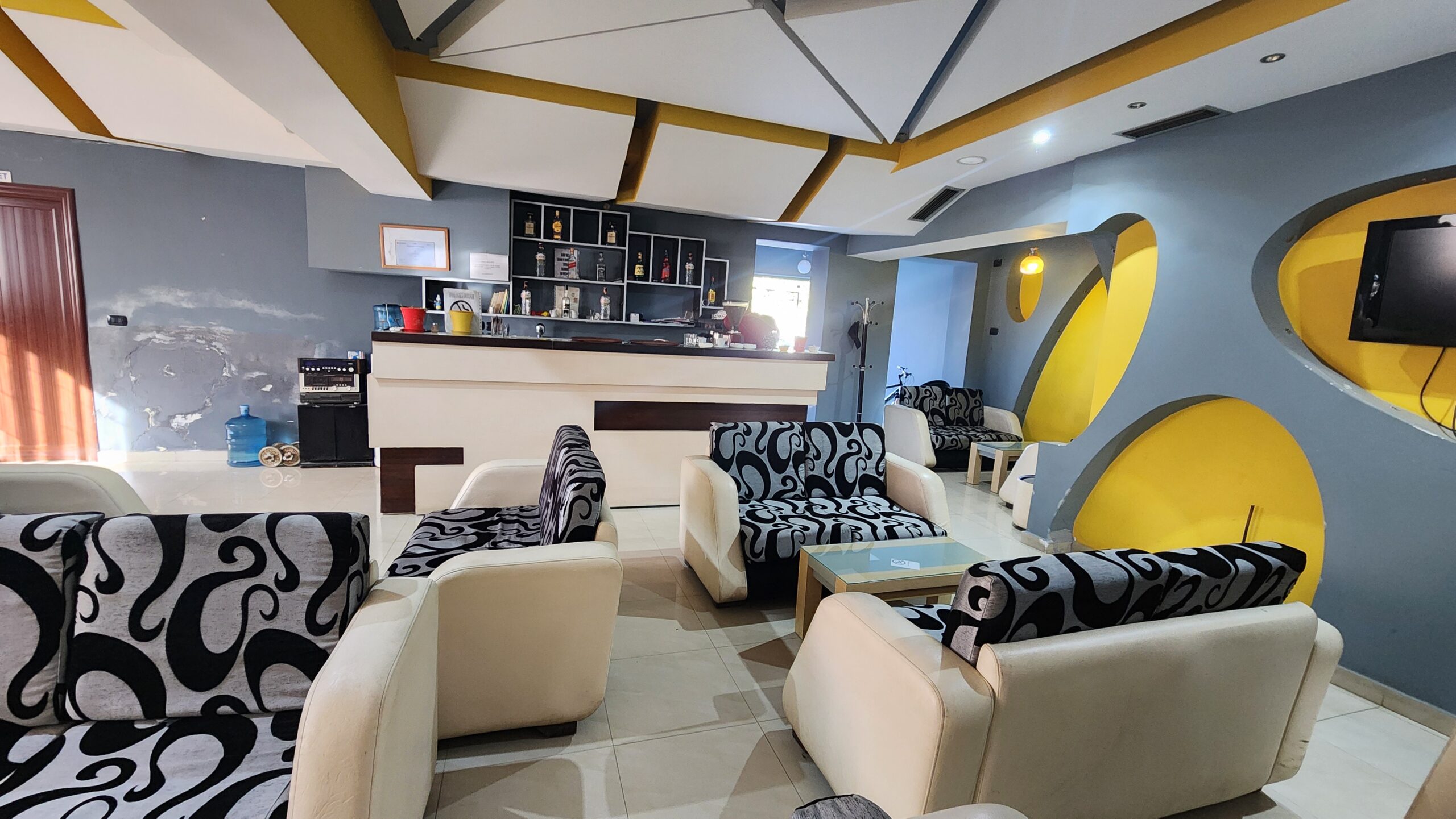 Shitet Njesi Biznesi perball Gjykates Lushnje