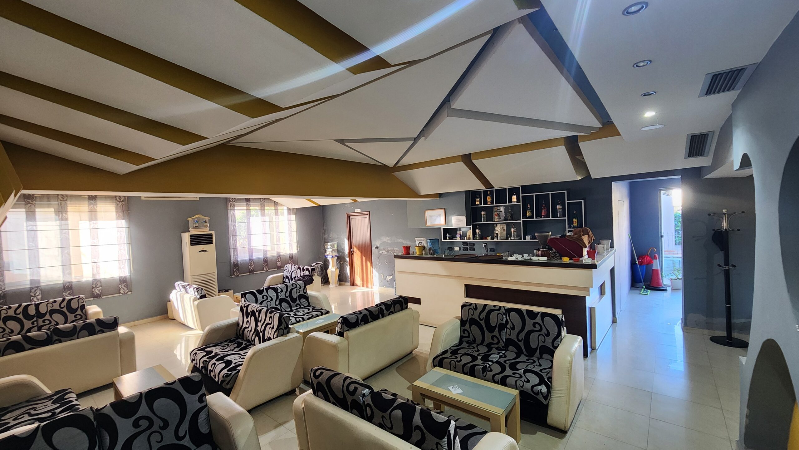 Shitet Njesi Biznesi perball Gjykates Lushnje