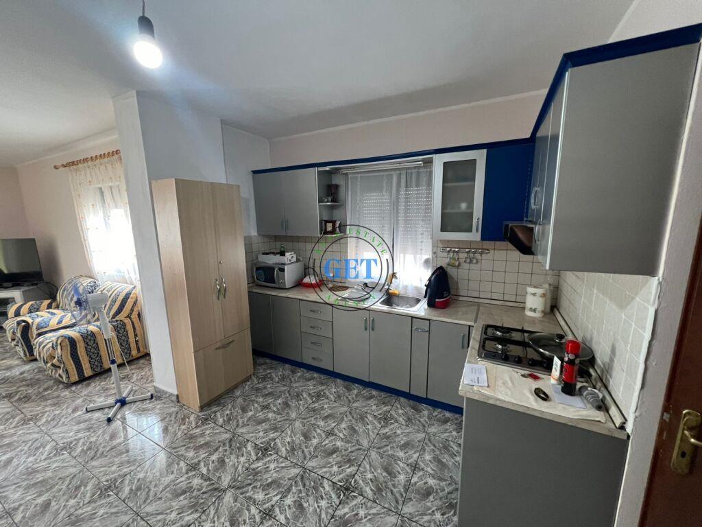 Shitet, Apartament 2+1, UKD, Durres.