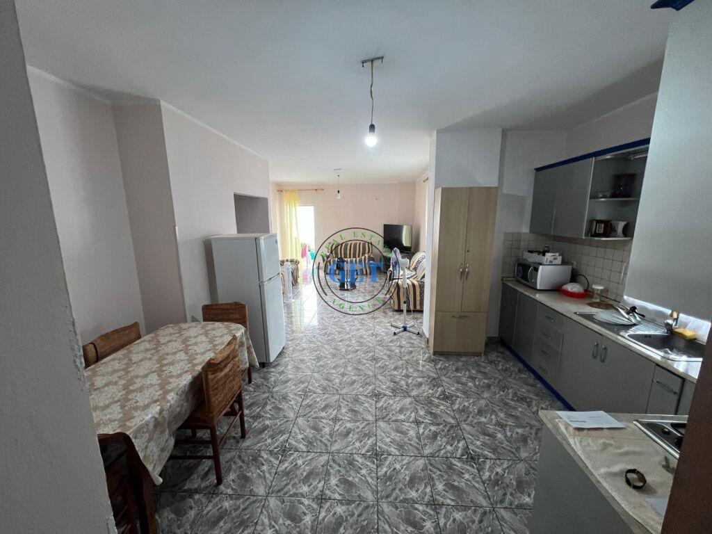 Shitet, Apartament 2+1, UKD, Durres.