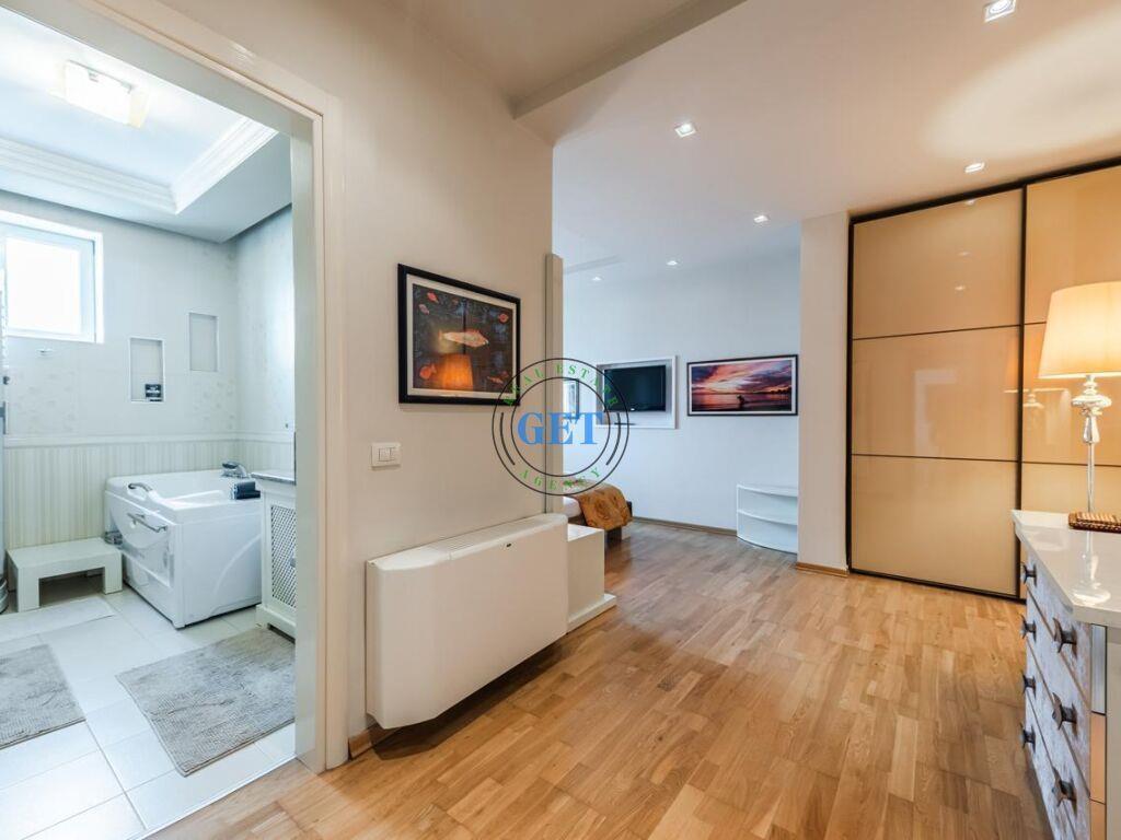 Shitet Duplex Pallati Sportit,Durres.