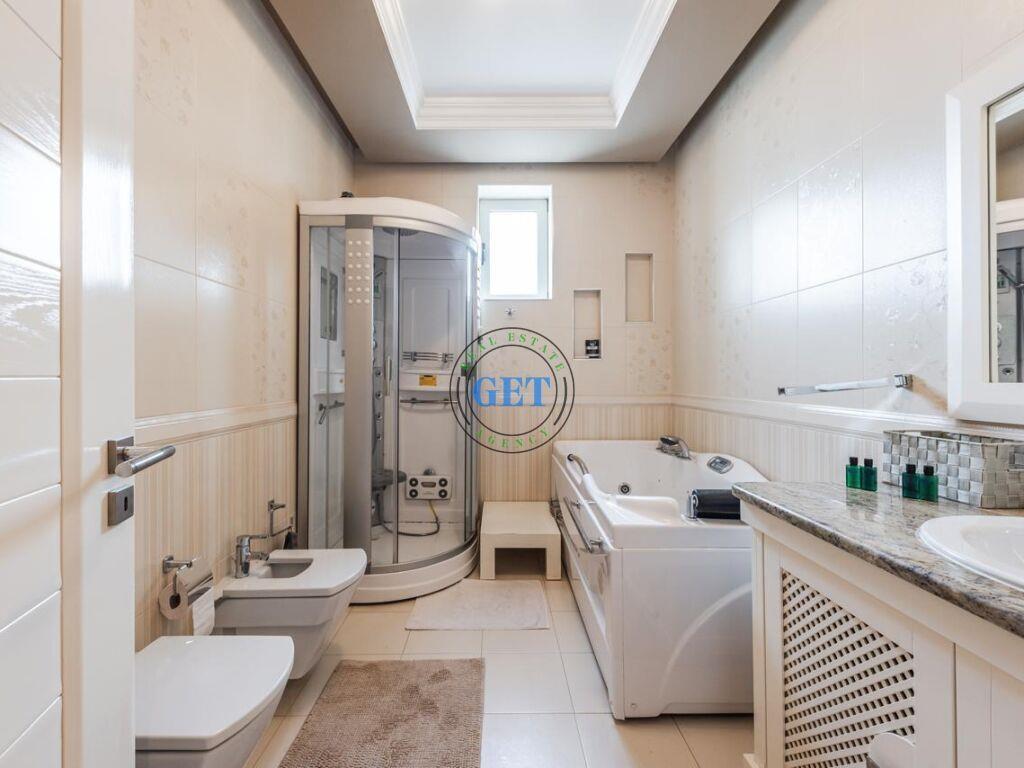 Shitet Duplex Pallati Sportit,Durres.