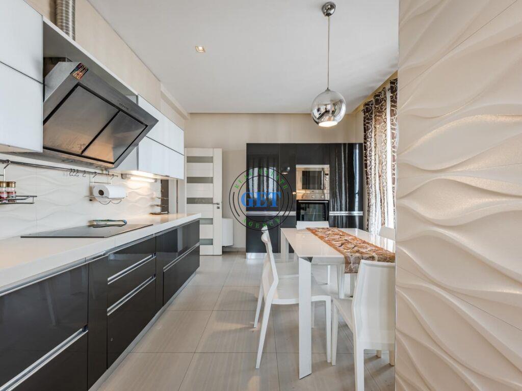 Shitet Duplex Pallati Sportit,Durres.