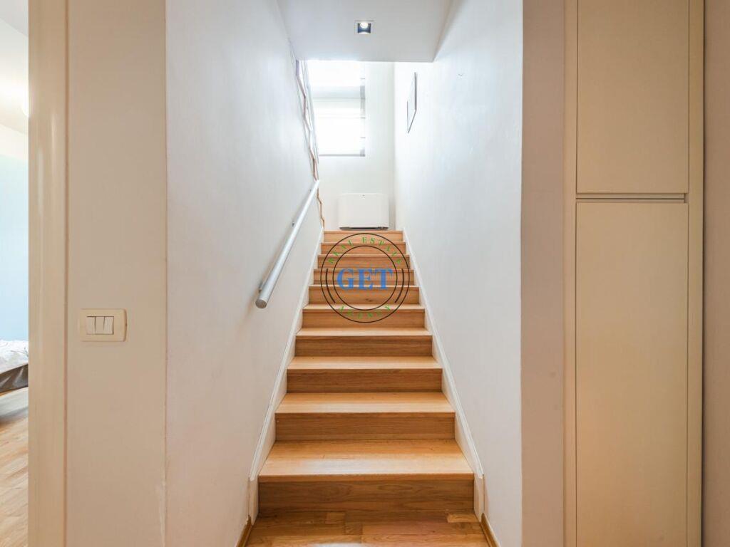 Shitet Duplex Pallati Sportit,Durres.