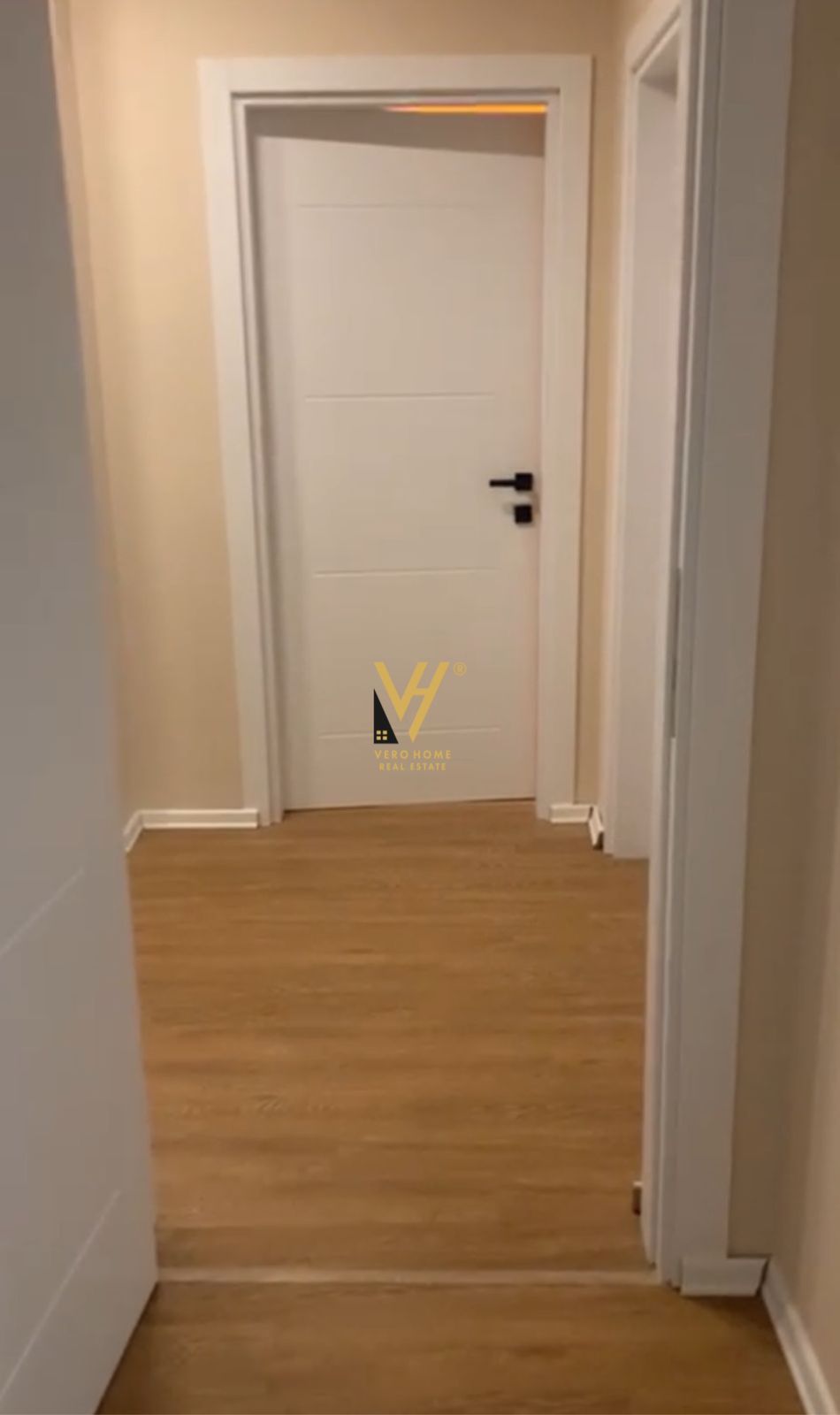 ZYRE 80 M2 ME QERA TE 21 DHJETORI 650 EURO