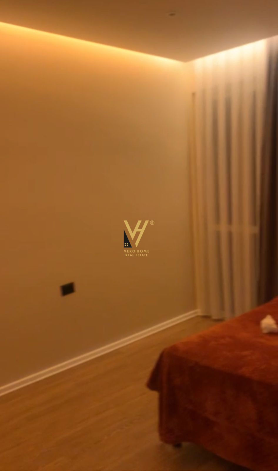 ZYRE 80 M2 ME QERA TE 21 DHJETORI 650 EURO