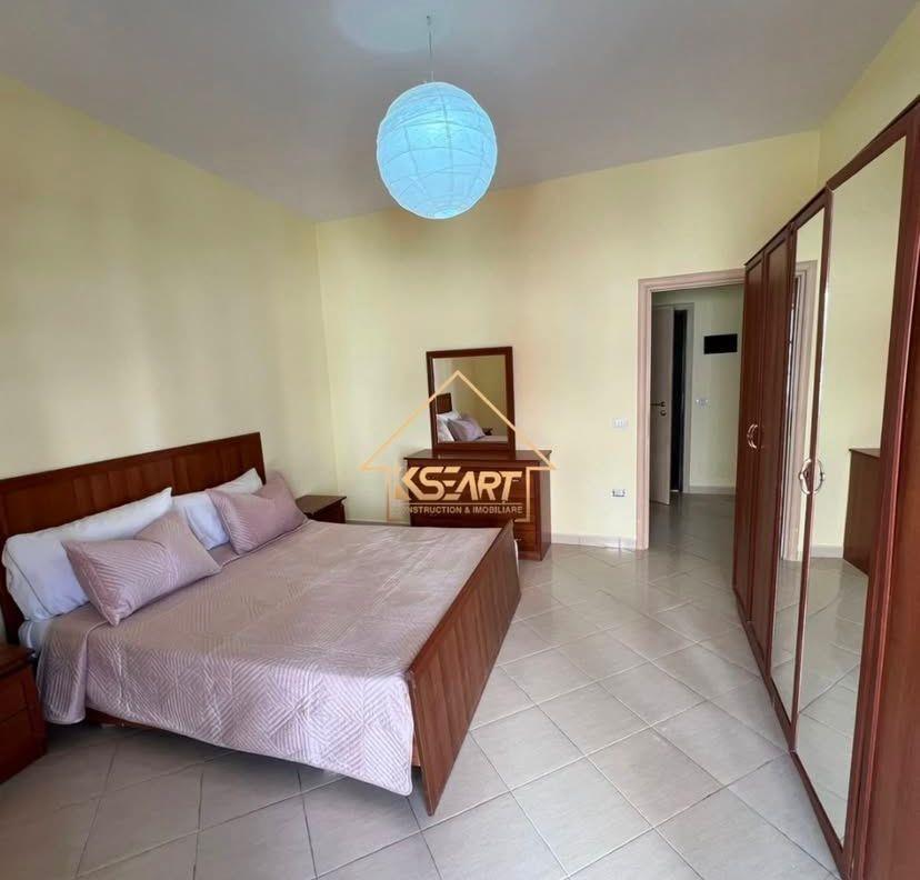 ShITET APARTAMENT I MOBILUAR +GARAZHD!