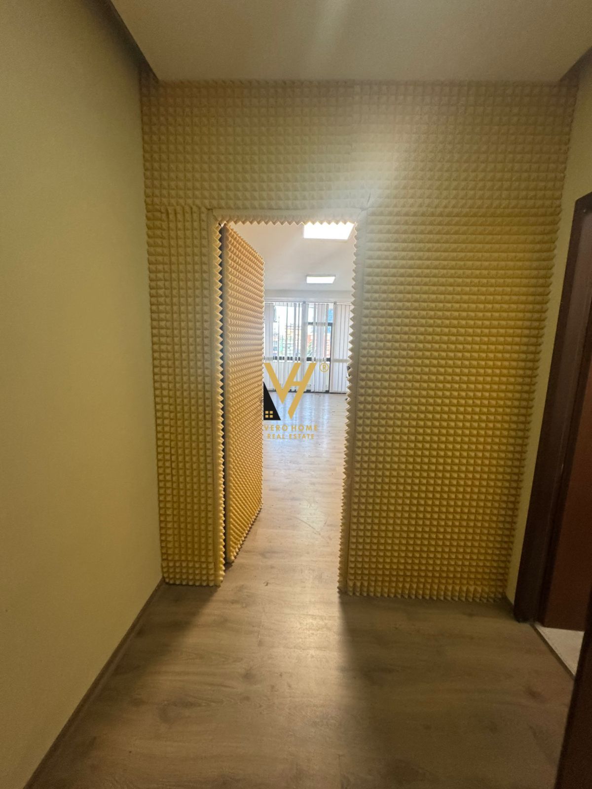 ZYRE OPEN SPACE 115M2 ME QERA NE BLLOK 1.100 EURO