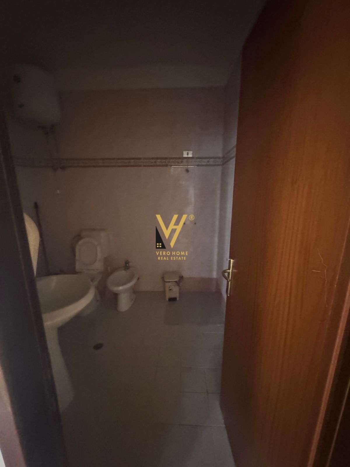 ZYRE OPEN SPACE 115M2 ME QERA NE BLLOK 1.100 EURO