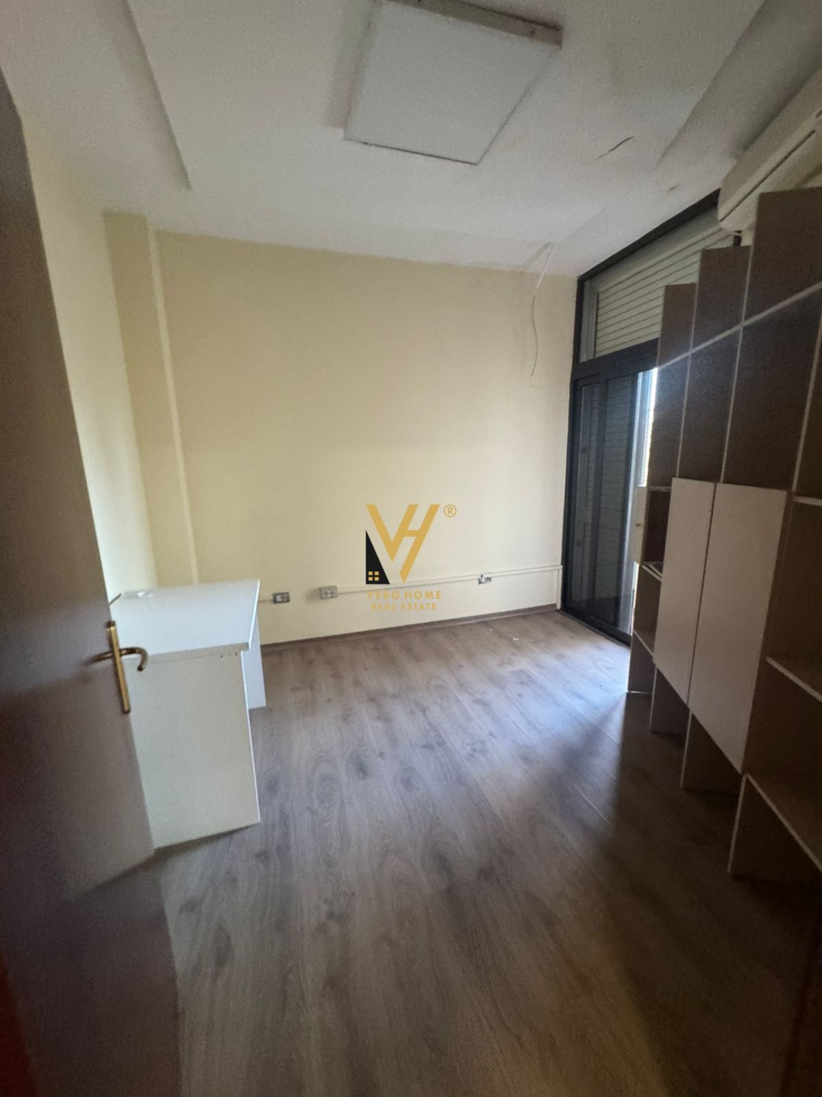 ZYRE OPEN SPACE 115M2 ME QERA NE BLLOK 1.100 EURO
