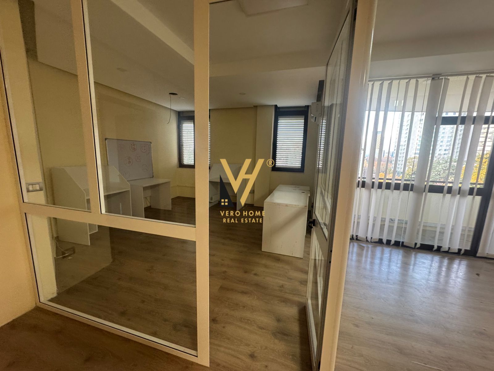 ZYRE OPEN SPACE 115M2 ME QERA NE BLLOK 1.100 EURO