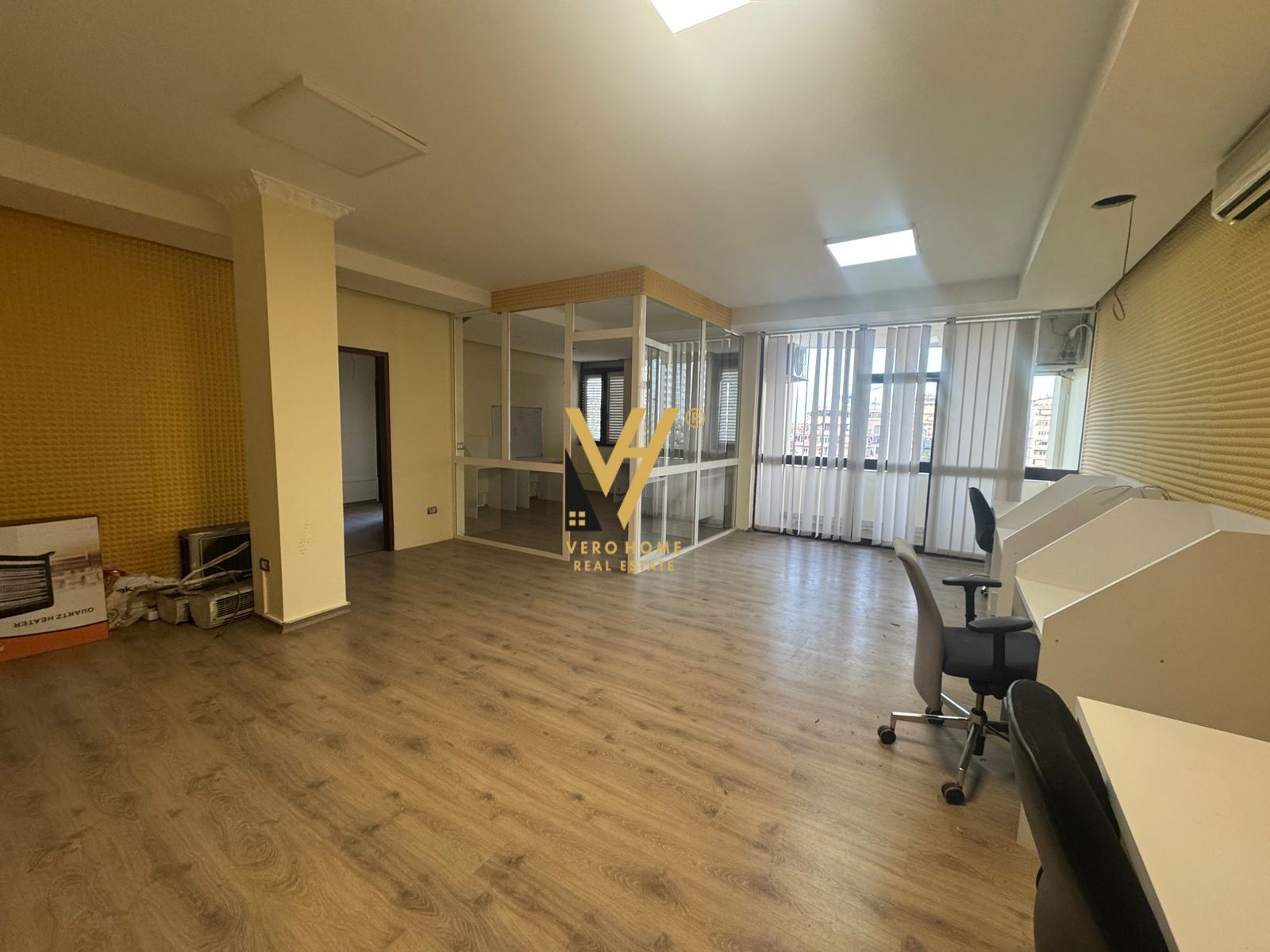 ZYRE OPEN SPACE 115M2 ME QERA NE BLLOK 1.100 EURO