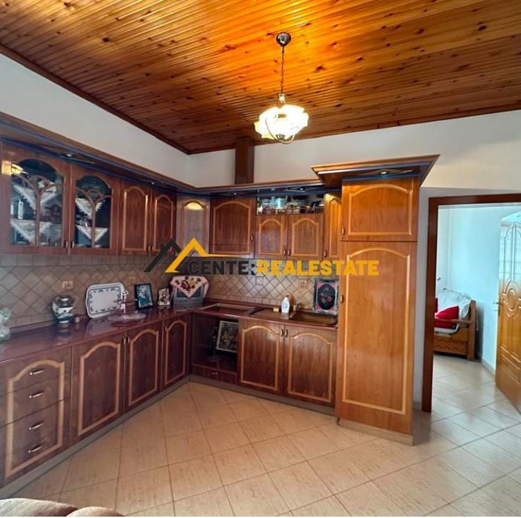 JEPET ME QIRA SHTËPI PRIVATE, ELBASAN.