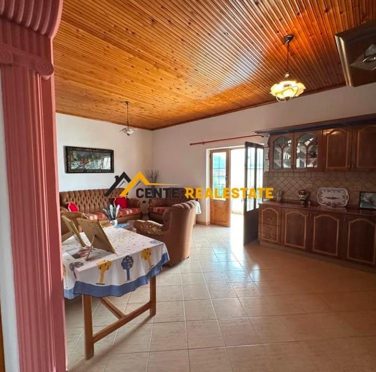 JEPET ME QIRA SHTËPI PRIVATE, ELBASAN.