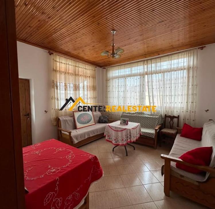 JEPET ME QIRA SHTËPI PRIVATE, ELBASAN.