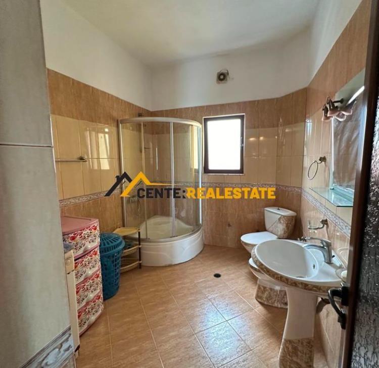 JEPET ME QIRA SHTËPI PRIVATE, ELBASAN.