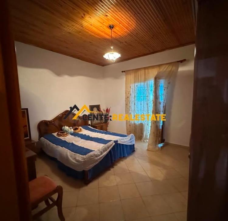 JEPET ME QIRA SHTËPI PRIVATE, ELBASAN.