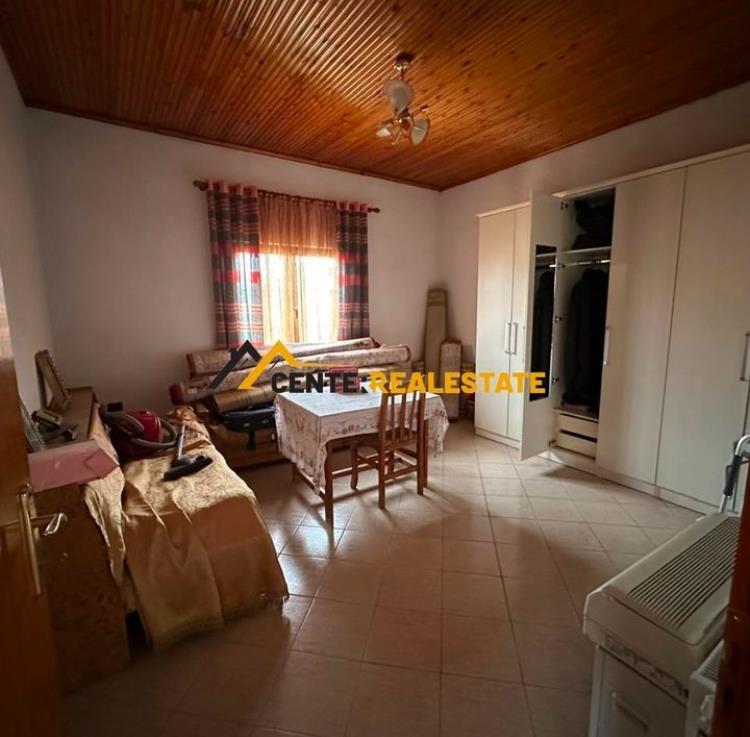 JEPET ME QIRA SHTËPI PRIVATE, ELBASAN.