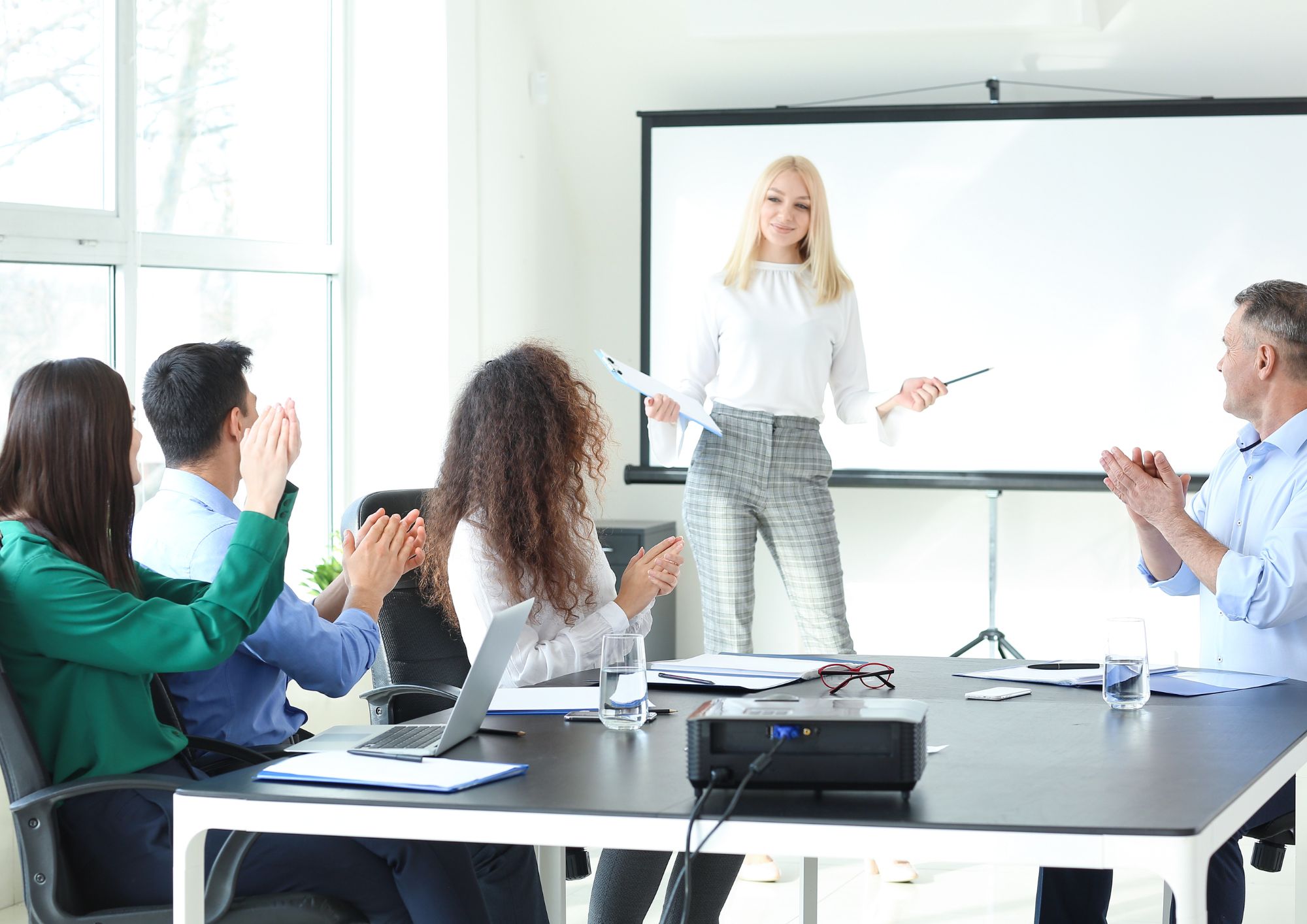 Pozicionn Vakan si ; Trajnuese e Brendshme