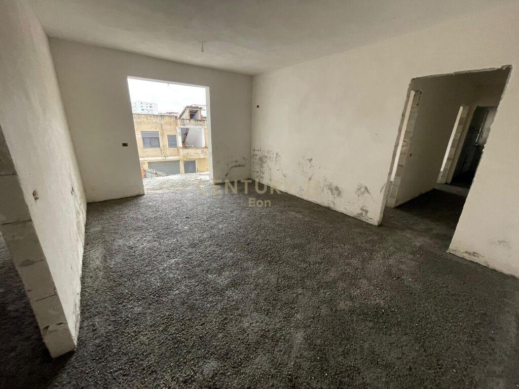 APARTAMENT 3+1+2 NE SHITJE NE KAVAJE! Kavajë, Albania